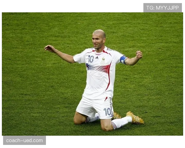 接管中场，本赛季齐达内直塞撕后防线更胜以往